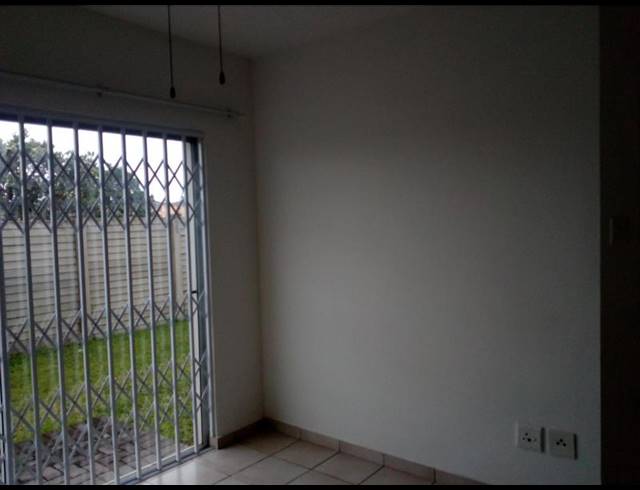 2 BEDROOM PROPERTY TO RENT IN VELD EN VLEI